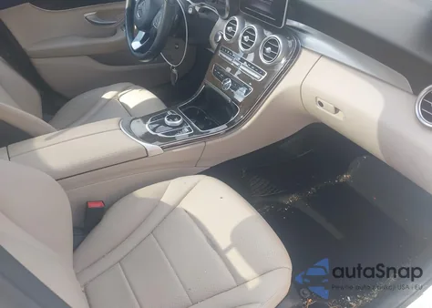 2018 Mercedes-Benz C 300 4Matic z USA, uszkodzony, nr VIN WDDWF4KB2JR424118